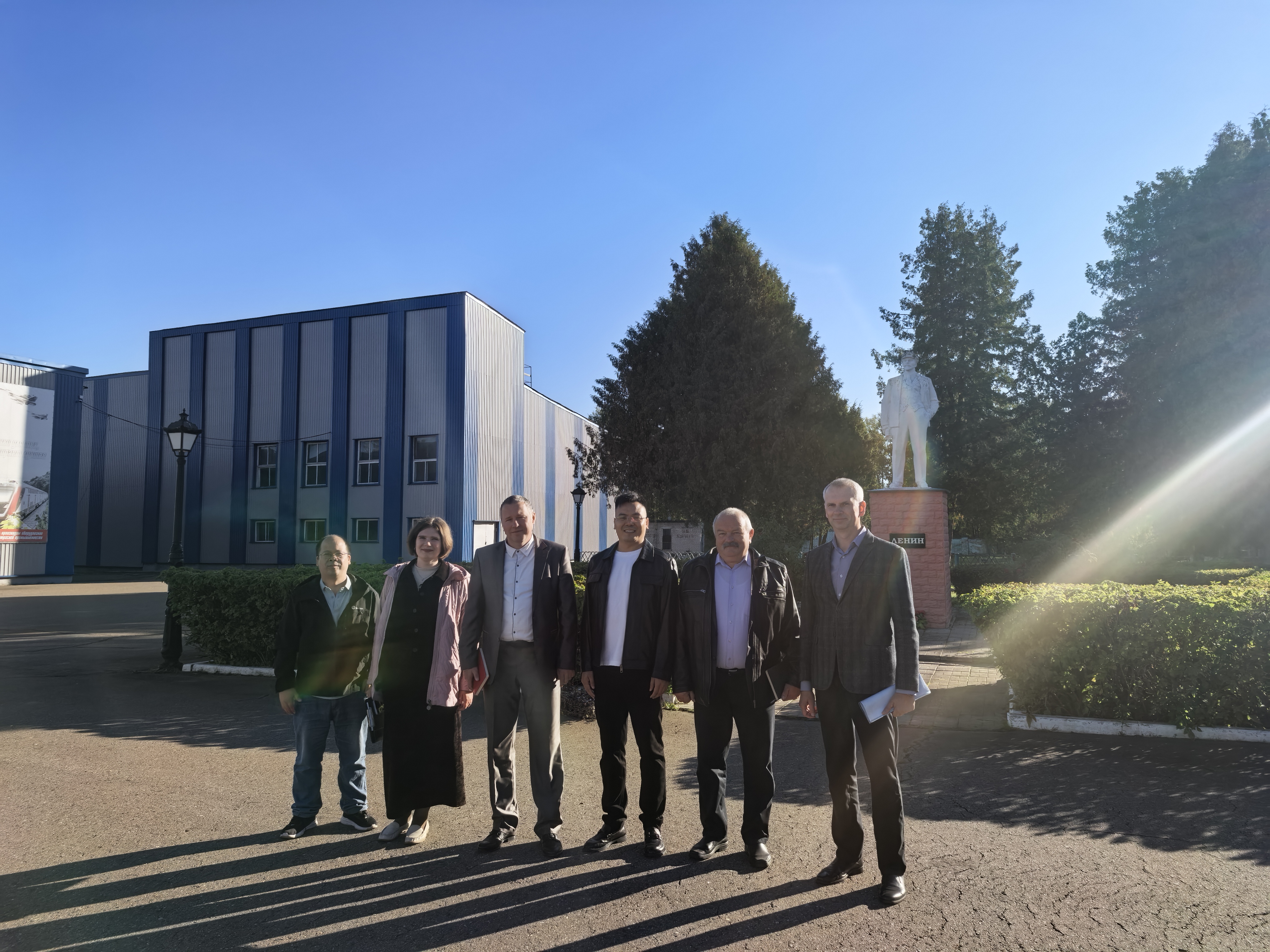 Luoyang Songju team providing after-sales support at customer factory